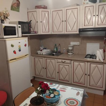 F1 Chambre Et Cuisine Reynes Екстер'єр фото