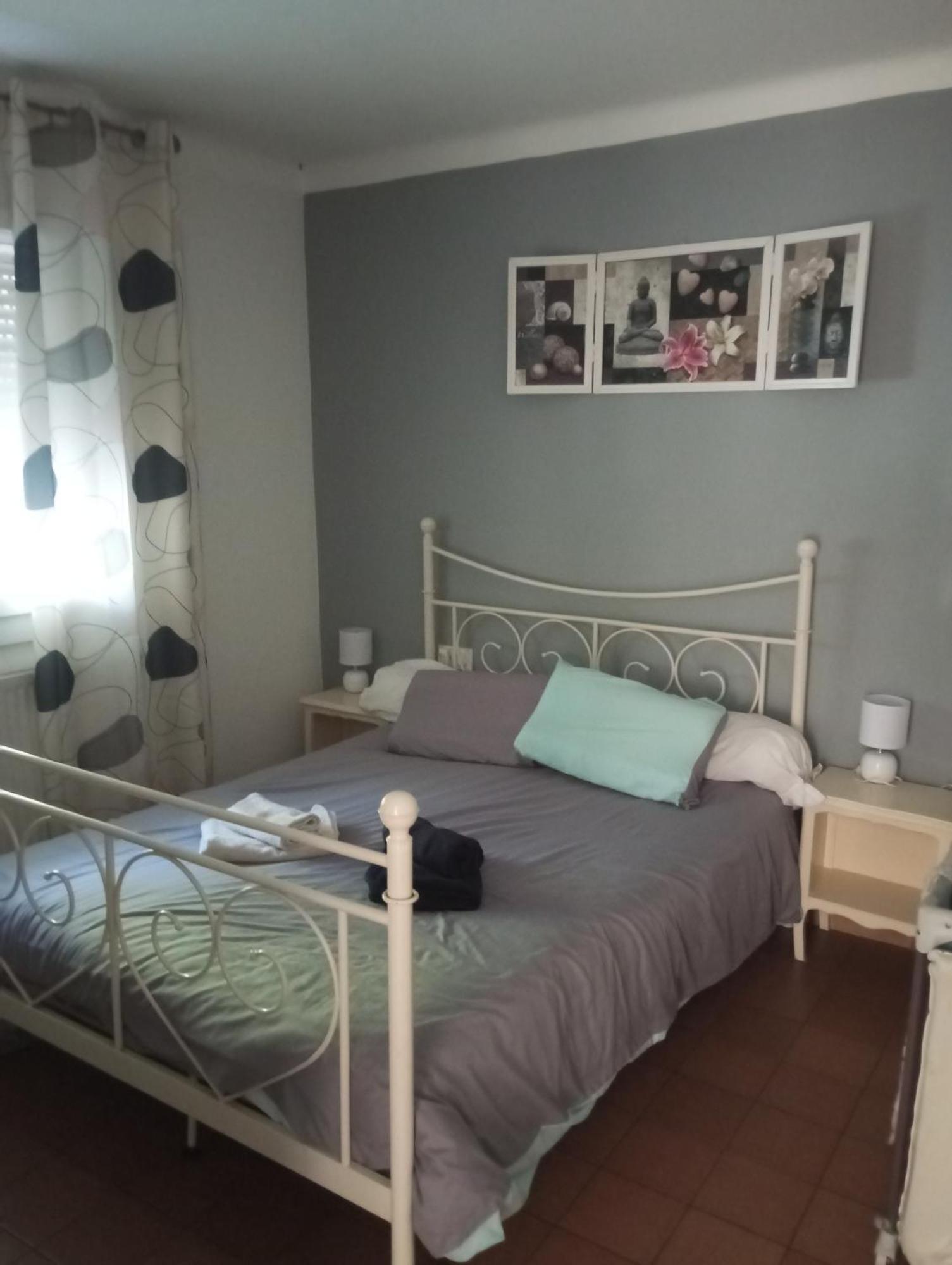 F1 Chambre Et Cuisine Reynes Екстер'єр фото